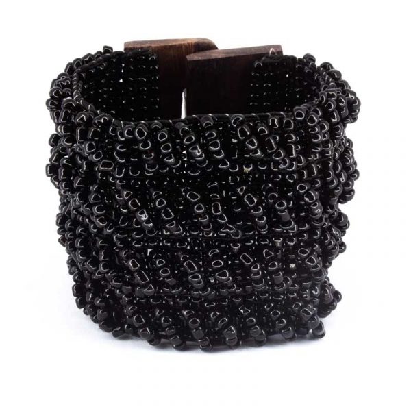 Pulseira de miçangas preta
